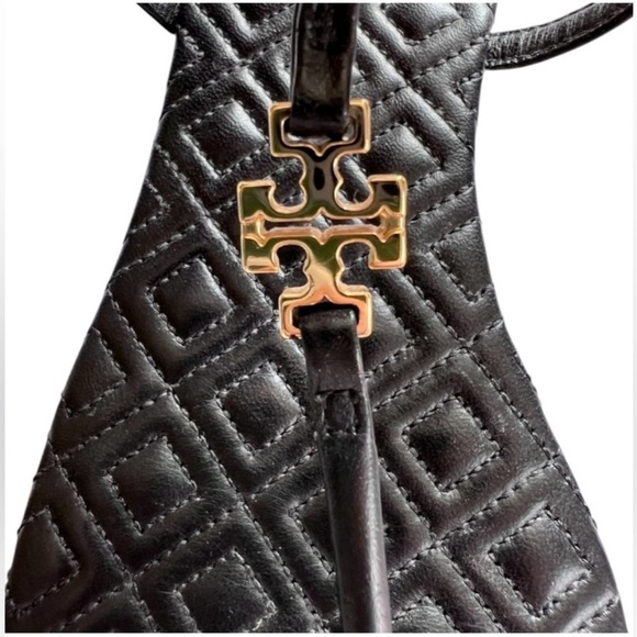 TORY BURCH Marion Quilted Black Leather T-Strap Gold Logo Sandals Size 8 Luxury - Picture 2 of 16